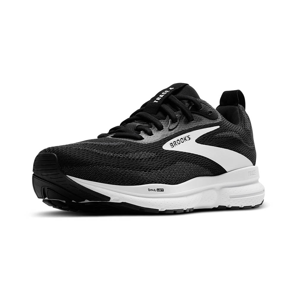 BROOKS トレース4　ブラック/ホワイト［WOMEN］