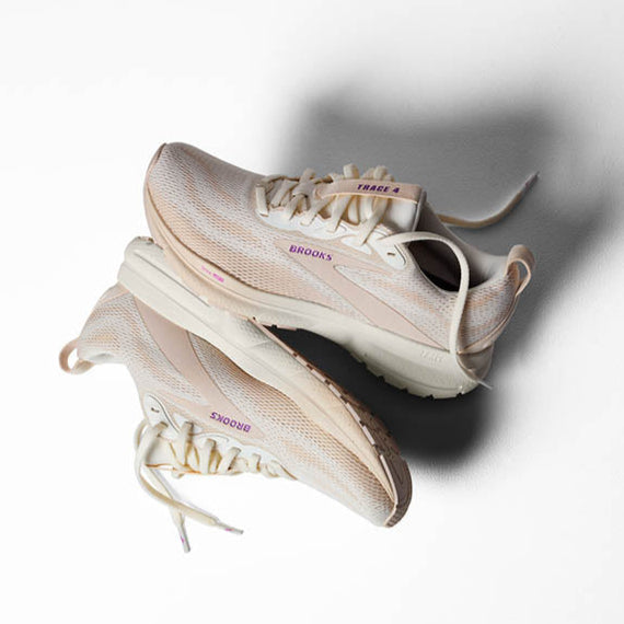 BROOKS トレース4　グレー［WOMEN］