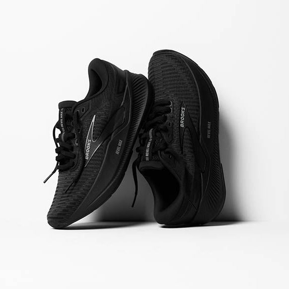 BROOKS レベルMAX　ブラック［WOMEN］